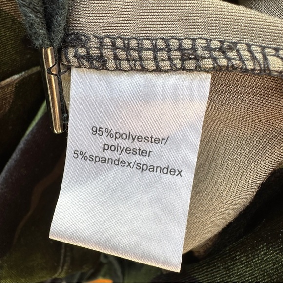 Pam & Gela cropped camo hoodie - Picture 6 of 8